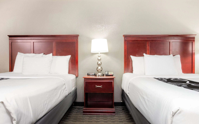 photo 3 of La Quinta Inn & Suites by Wyndham Indianapolis South
