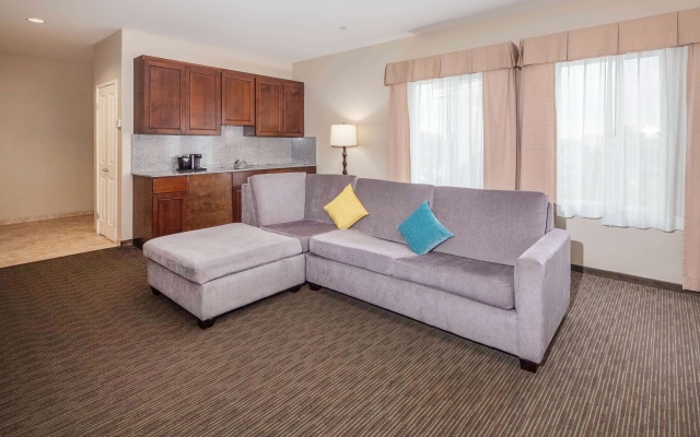 photo 2 of La Quinta Inn & Suites by Wyndham Inglewood