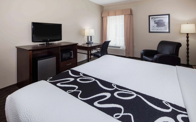 photo 3 of La Quinta Inn & Suites by Wyndham Inglewood