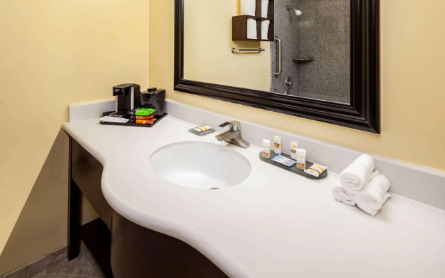 photo 5 of La Quinta Inn & Suites by Wyndham Inglewood