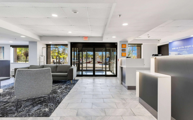 photo 2 of La Quinta Inn & Suites by Wyndham Jacksonville Mandarin