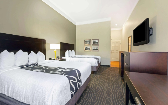 photo 4 of La Quinta Inn & Suites by Wyndham Lake Charles Casino Area