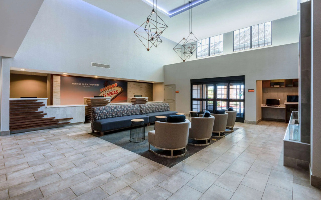 photo 2 of La Quinta Inn & Suites by Wyndham Las Vegas Airport South