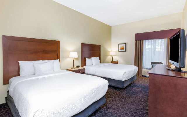 photo 3 of La Quinta Inn & Suites by Wyndham Las Vegas Airport South