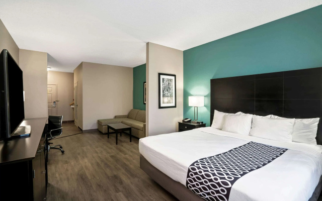 photo 3 of La Quinta Inn & Suites by Wyndham Lebanon