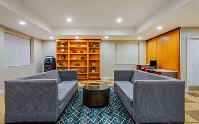 photo 2 of La Quinta Inn & Suites by Wyndham Lexington Park - Patuxent