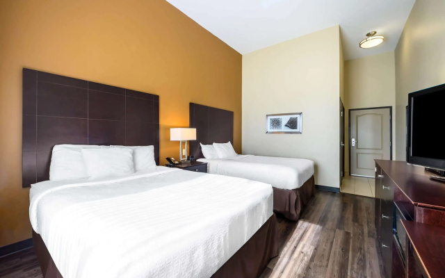 photo 3 of La Quinta Inn & Suites by Wyndham Marshall