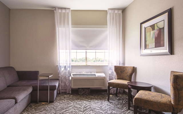 photo 3 of La Quinta Inn & Suites by Wyndham McKinney