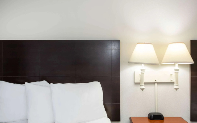 photo 5 of La Quinta Inn & Suites by Wyndham Melbourne Viera