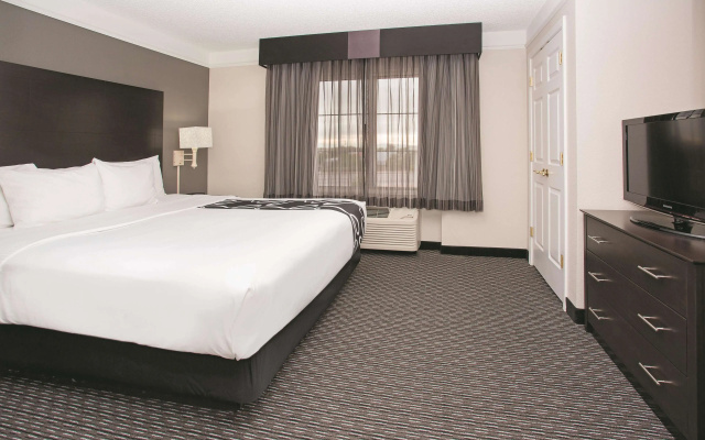 photo 3 of La Quinta Inn & Suites by Wyndham Mesa Superstition Springs