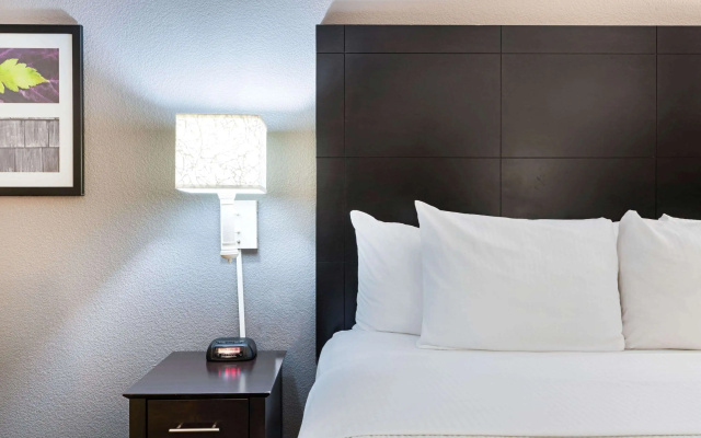 photo 5 of La Quinta Inn & Suites by Wyndham Mesa Superstition Springs