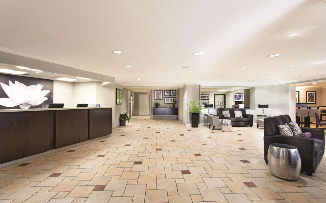 photo 2 of La Quinta Inn & Suites by Wyndham Miami Airport East