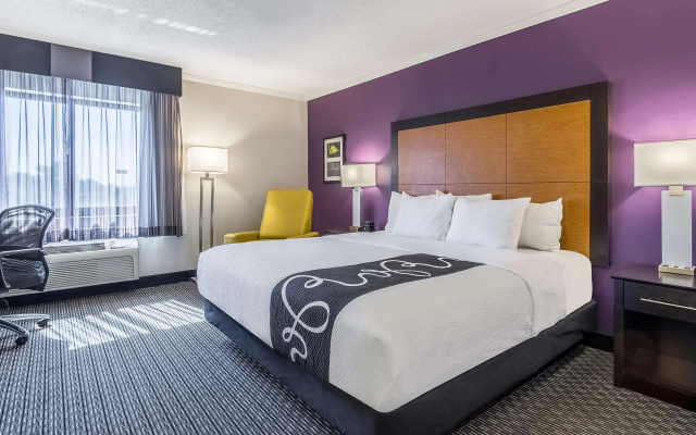 photo 5 of La Quinta Inn & Suites by Wyndham Miami Airport East