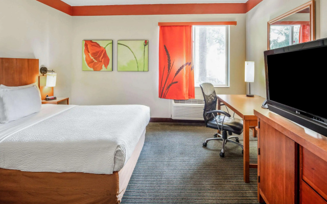 photo 3 of La Quinta Inn & Suites by Wyndham Miami Cutler Bay