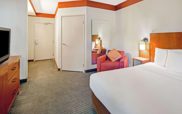 photo 5 of La Quinta Inn & Suites by Wyndham Miami Cutler Bay