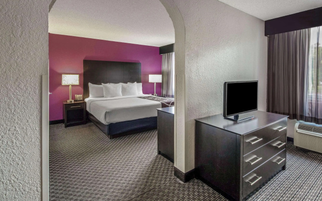 photo 2 of La Quinta Inn & Suites by Wyndham Miami Lakes