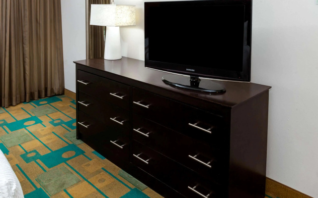 photo 3 of La Quinta Inn & Suites by Wyndham Milwaukee Bayshore Area