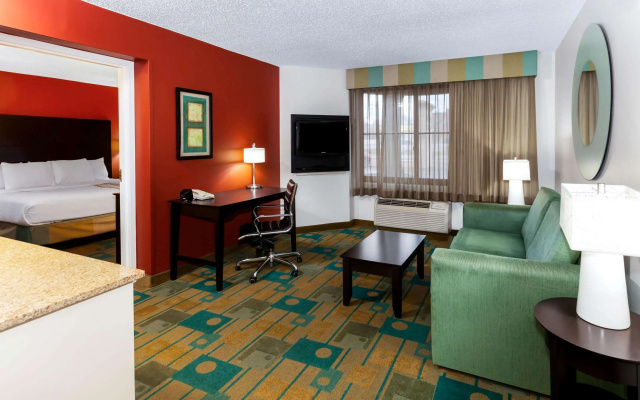 photo 5 of La Quinta Inn & Suites by Wyndham Milwaukee Bayshore Area