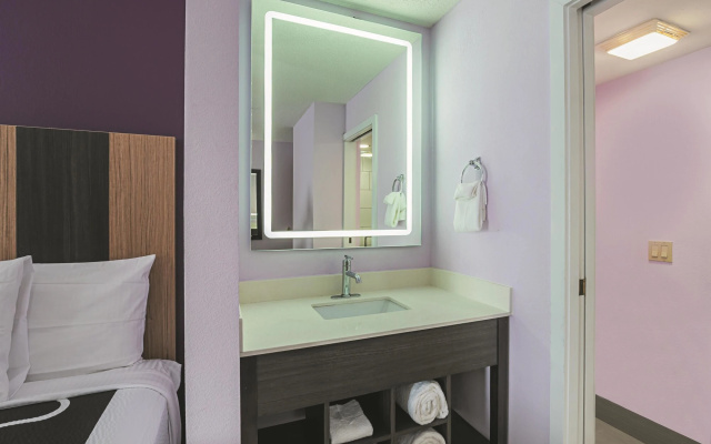 photo 2 of La Quinta Inn & Suites by Wyndham Minneapolis Northwest