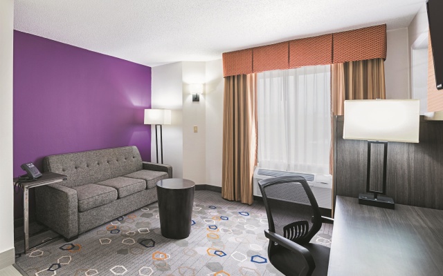 photo 4 of La Quinta Inn & Suites by Wyndham Minneapolis Northwest