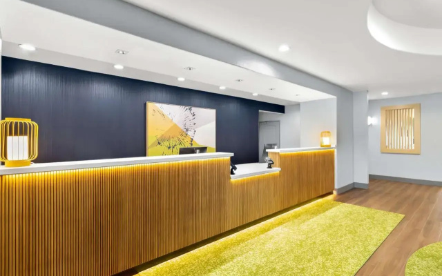 photo 2 of Spark by Hilton Missouri City Sugar Land