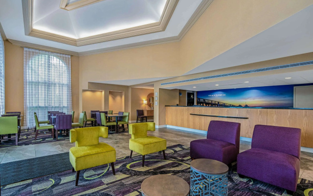 photo 2 of La Quinta Inn & Suites by Wyndham Naples Downtown