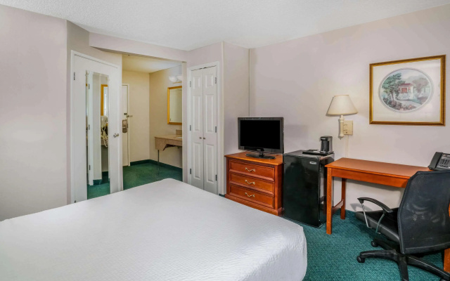 photo 3 of La Quinta Inn & Suites by Wyndham Nashville Franklin