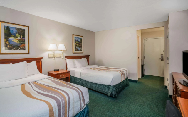 photo 4 of La Quinta Inn & Suites by Wyndham Nashville Franklin