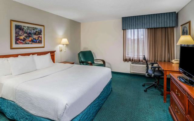 photo 5 of La Quinta Inn & Suites by Wyndham Nashville Franklin