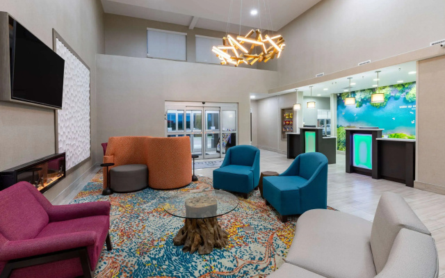 photo 2 of La Quinta Inn & Suites by Wyndham New Braunfels