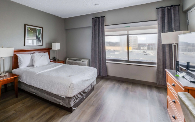 photo 5 of La Quinta Inn & Suites by Wyndham New Haven