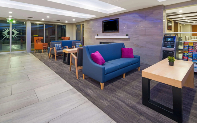 photo 2 of La Quinta Inn & Suites by Wyndham Orange County Airport