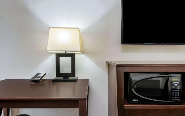 photo 5 of La Quinta Inn & Suites by Wyndham Orange