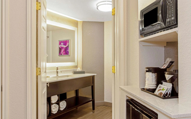 photo 4 of La Quinta Inn & Suites by Wyndham Panama City