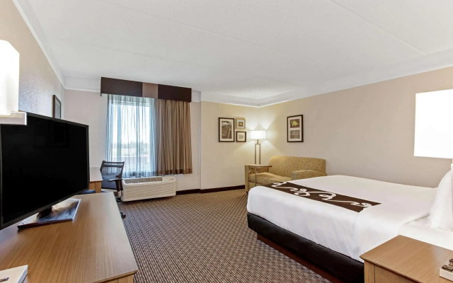 photo 5 of La Quinta Inn & Suites by Wyndham Panama City