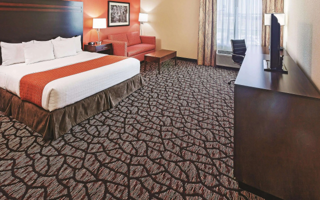 photo 4 of La Quinta Inn & Suites by Wyndham Pecos
