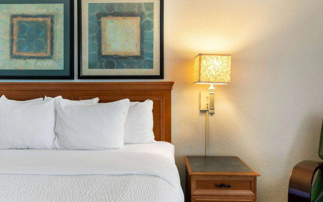 photo 2 of La Quinta Inn & Suites by Wyndham Phoenix West Peoria
