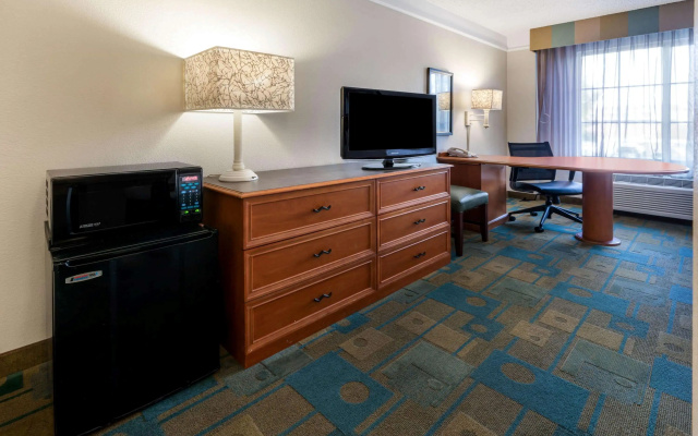 photo 3 of La Quinta Inn & Suites by Wyndham Phoenix West Peoria