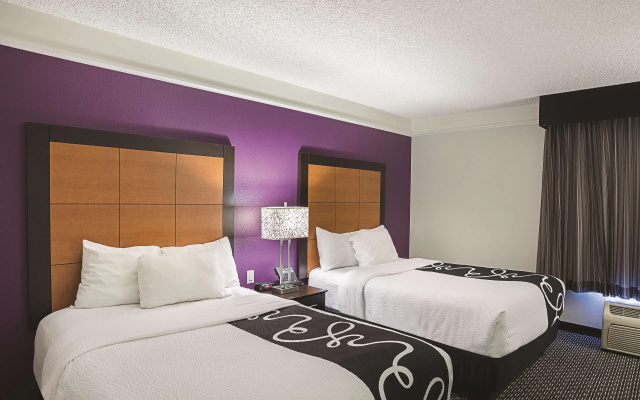 photo 5 of La Quinta Inn & Suites by Wyndham Phoenix Scottsdale