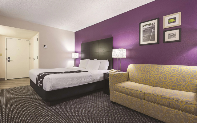 photo 4 of La Quinta Inn & Suites by Wyndham Plantation at SW 6th St