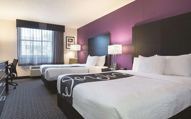 photo 5 of La Quinta Inn & Suites by Wyndham Plantation at SW 6th St
