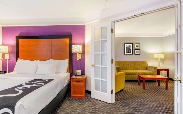 photo 2 of La Quinta Inn & Suites by Wyndham Raleigh Durham Intl AP