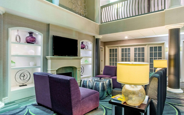 photo 3 of La Quinta Inn & Suites by Wyndham Raleigh Durham Intl AP