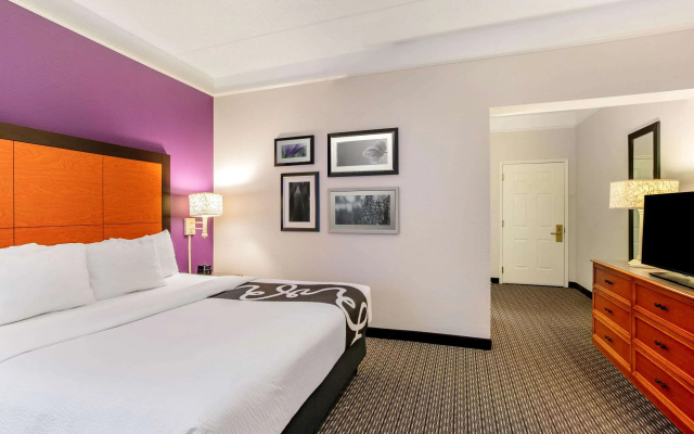 photo 4 of La Quinta Inn & Suites by Wyndham Raleigh Durham Intl AP