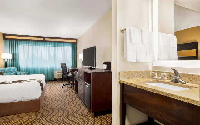 photo 3 of La Quinta Inn & Suites by Wyndham Richmond-Midlothian