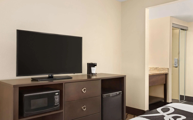 photo 4 of La Quinta Inn & Suites by Wyndham Richmond-Midlothian