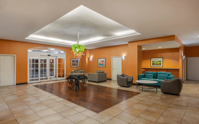 photo 2 of La Quinta Inn & Suites San Antonio Medical Center
