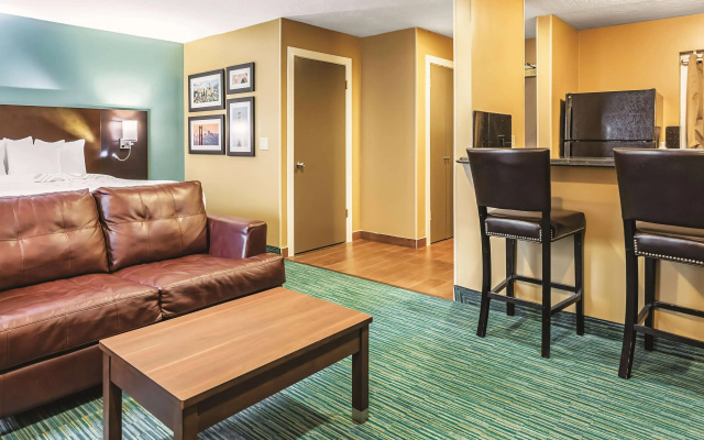 photo 5 of La Quinta Inn & Suites by Wyndham San Francisco Airport West