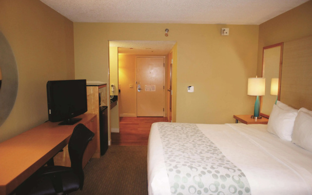 photo 5 of La Quinta Inn & Suites by Wyndham Sarasota Downtown