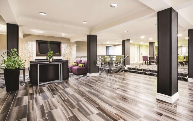 photo 3 of La Quinta Inn & Suites by Wyndham Seattle Bellevue/Kirkland